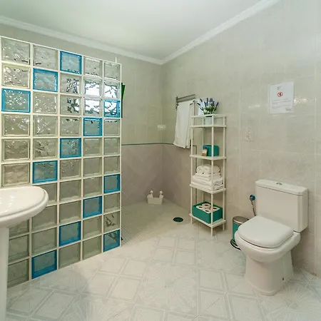 Casita Blanca Mala